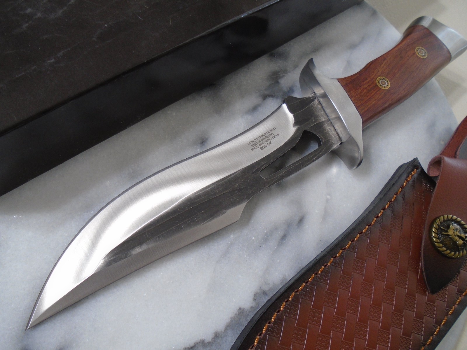 Elitedge Fancy Recurve Bowie Hunter Knife Full Tang 440C Fixed Blade Walnut Wood