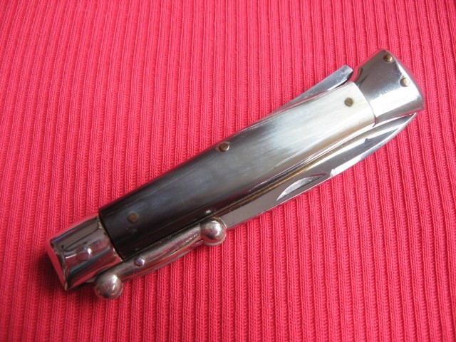 Vintage Italian 1960’s Manual Swing Guard Knife