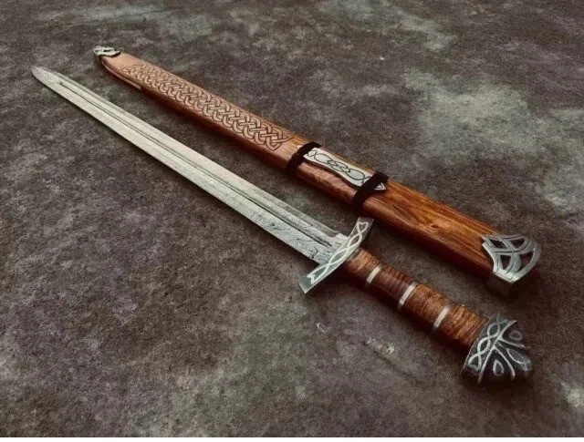 Hand Forged Damascus steel Viking Sword Sharp / Battle Ready Medieval Sword