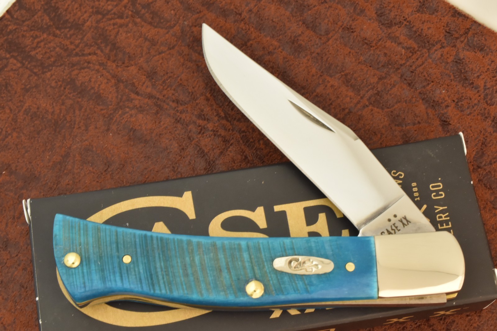 CASE XX USA 2026 SAWCUT CARIBBEAN BLUE BONE AXE HANDLE KNIFE TB61135 SS (36512)