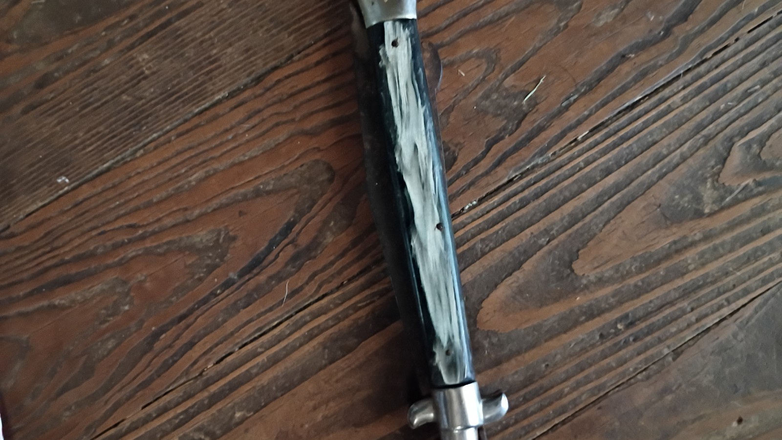 Stiletto Pocketknife Manual Lever Lock Clip Point Plain Steel Blade 2.76-4in