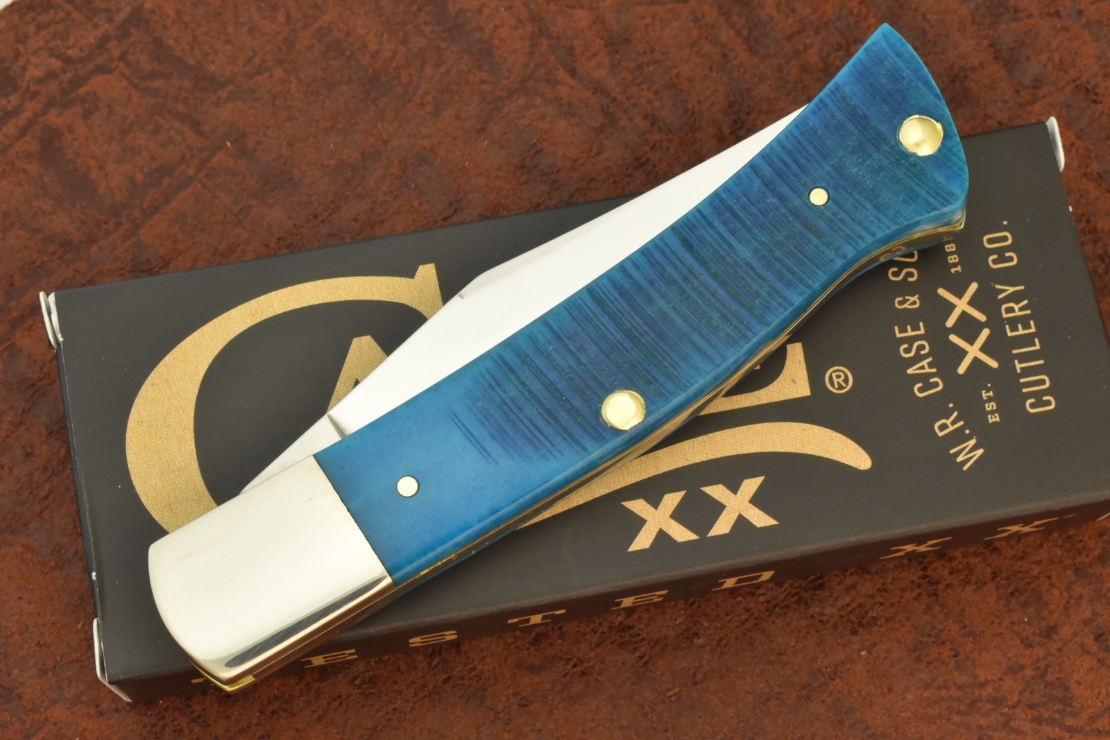 CASE XX USA 2026 SAWCUT CARIBBEAN BLUE BONE AXE HANDLE KNIFE TB61135 SS (36509)