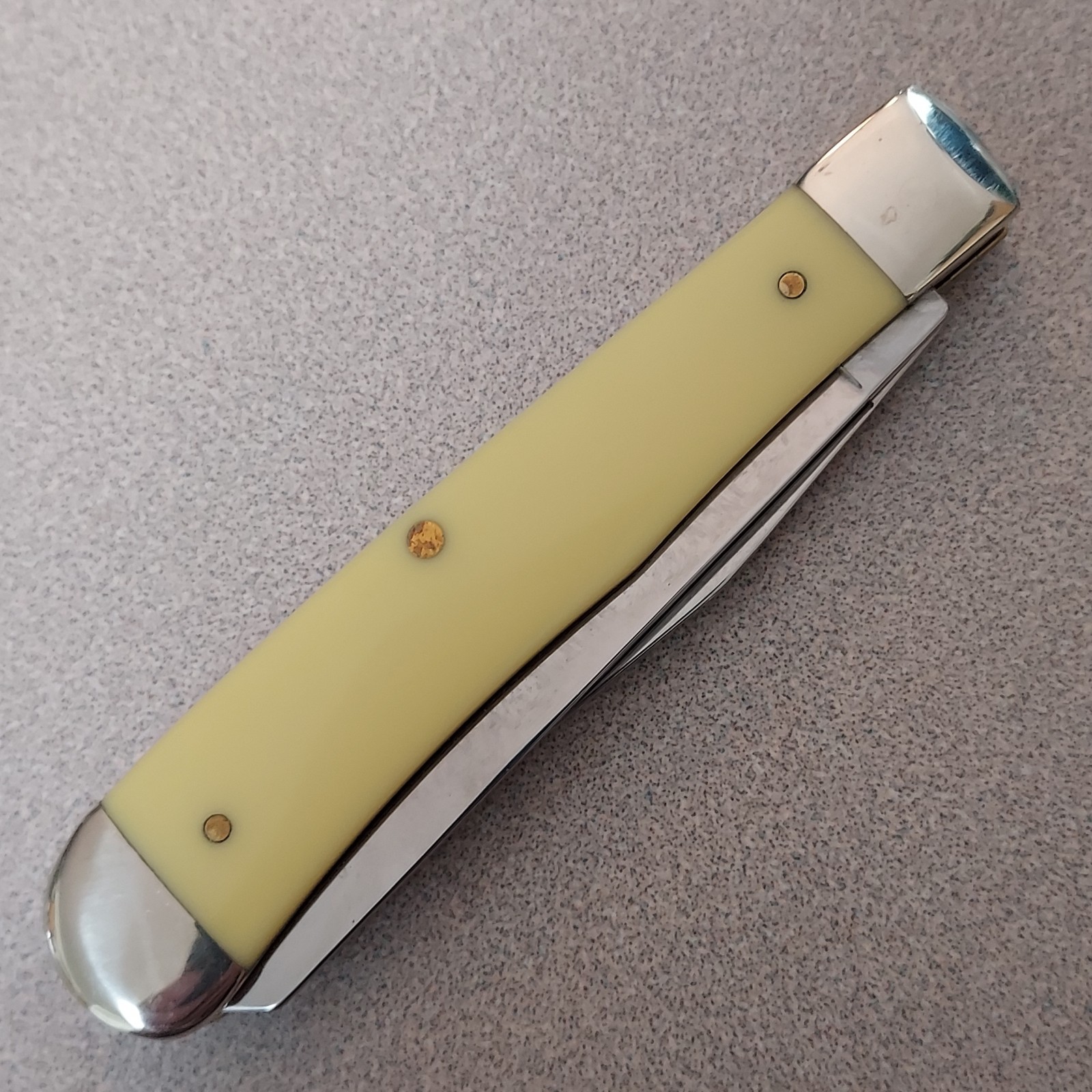 CASE XX 2013 Yellow Trapper 3254 CV Pocket Knife Oval Shield, good