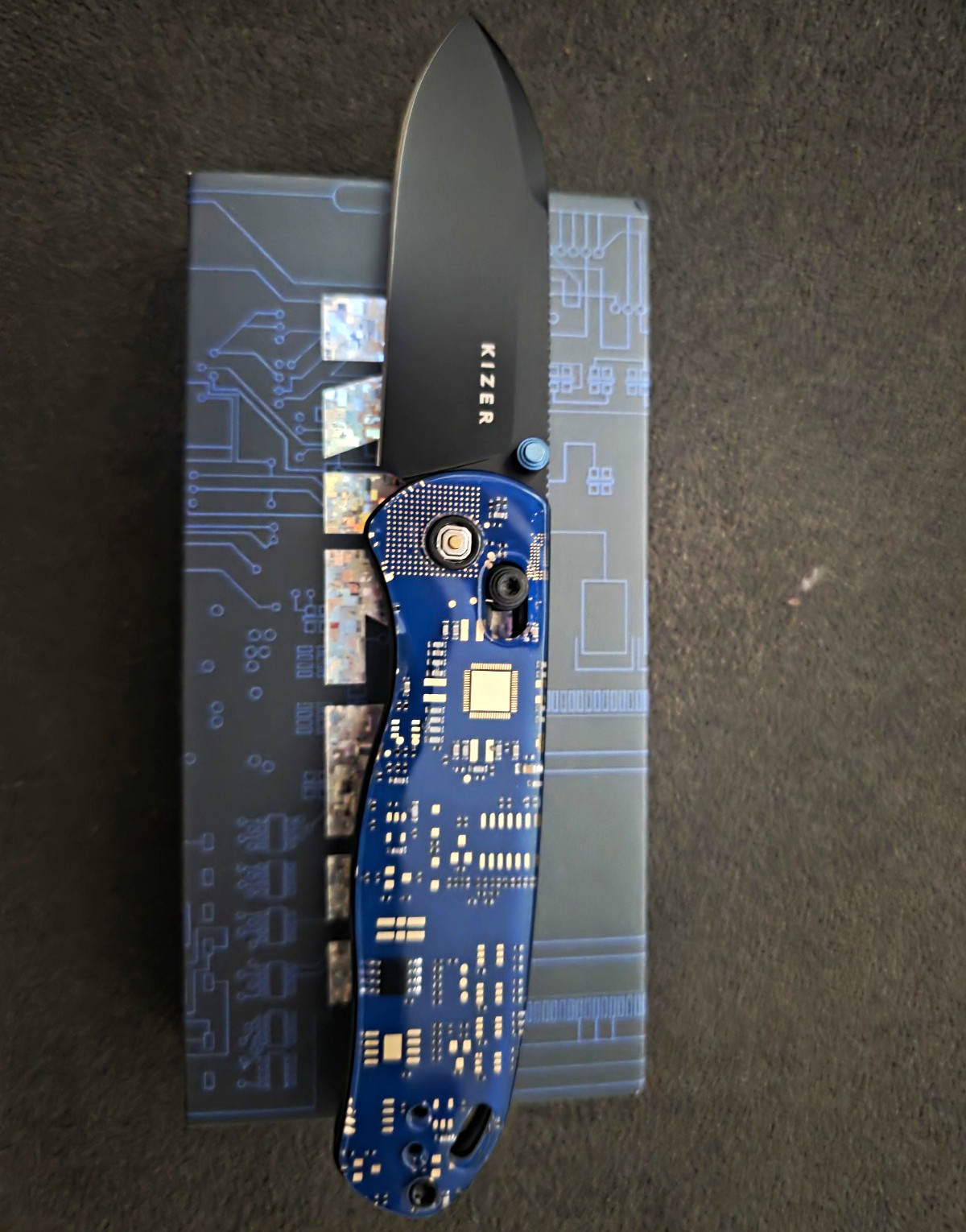 Kizer Drop Bear PCB Pocketknife Blue Handle 154CM Black Drop Point