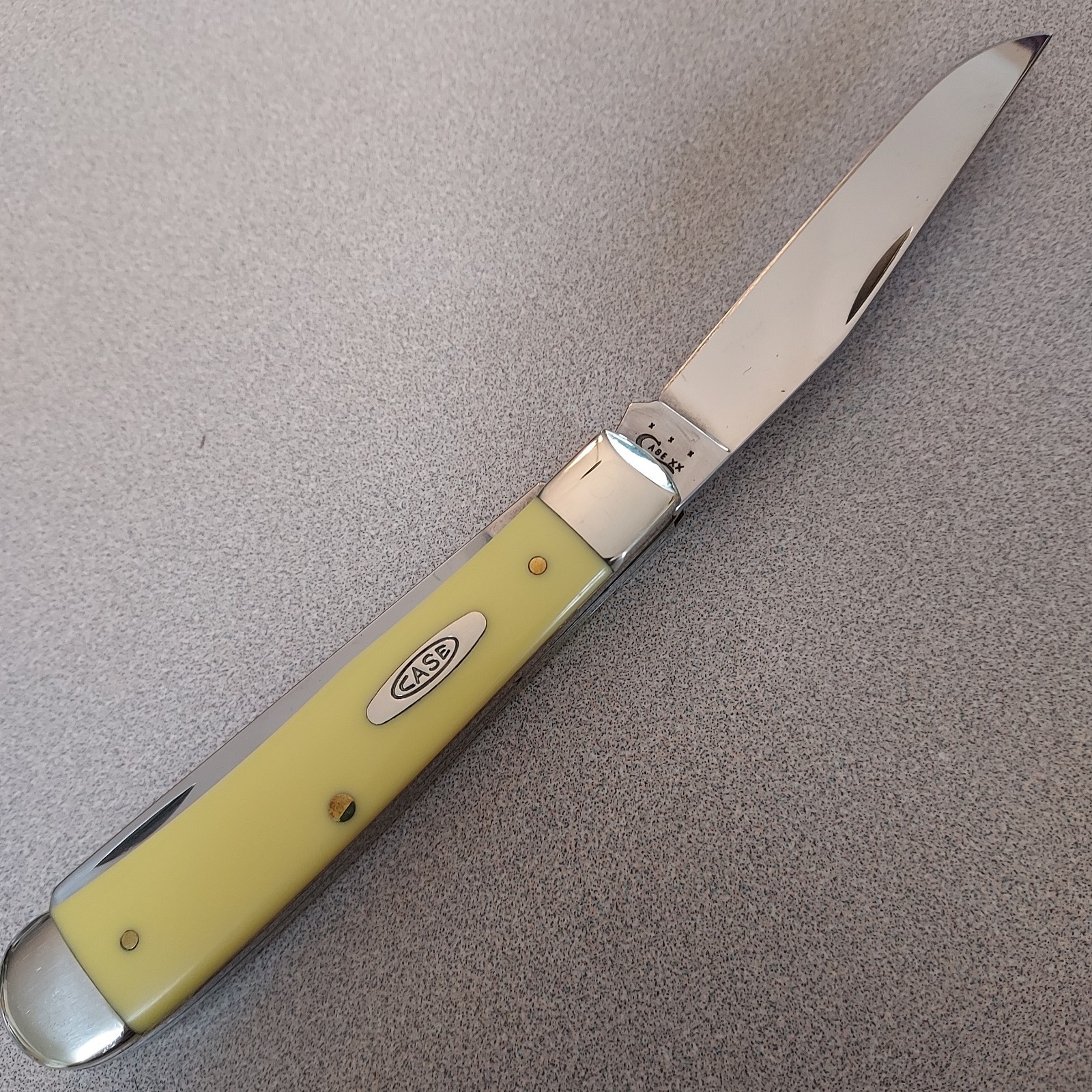 CASE XX 2013 Yellow Trapper 3254 CV Pocket Knife Oval Shield, good