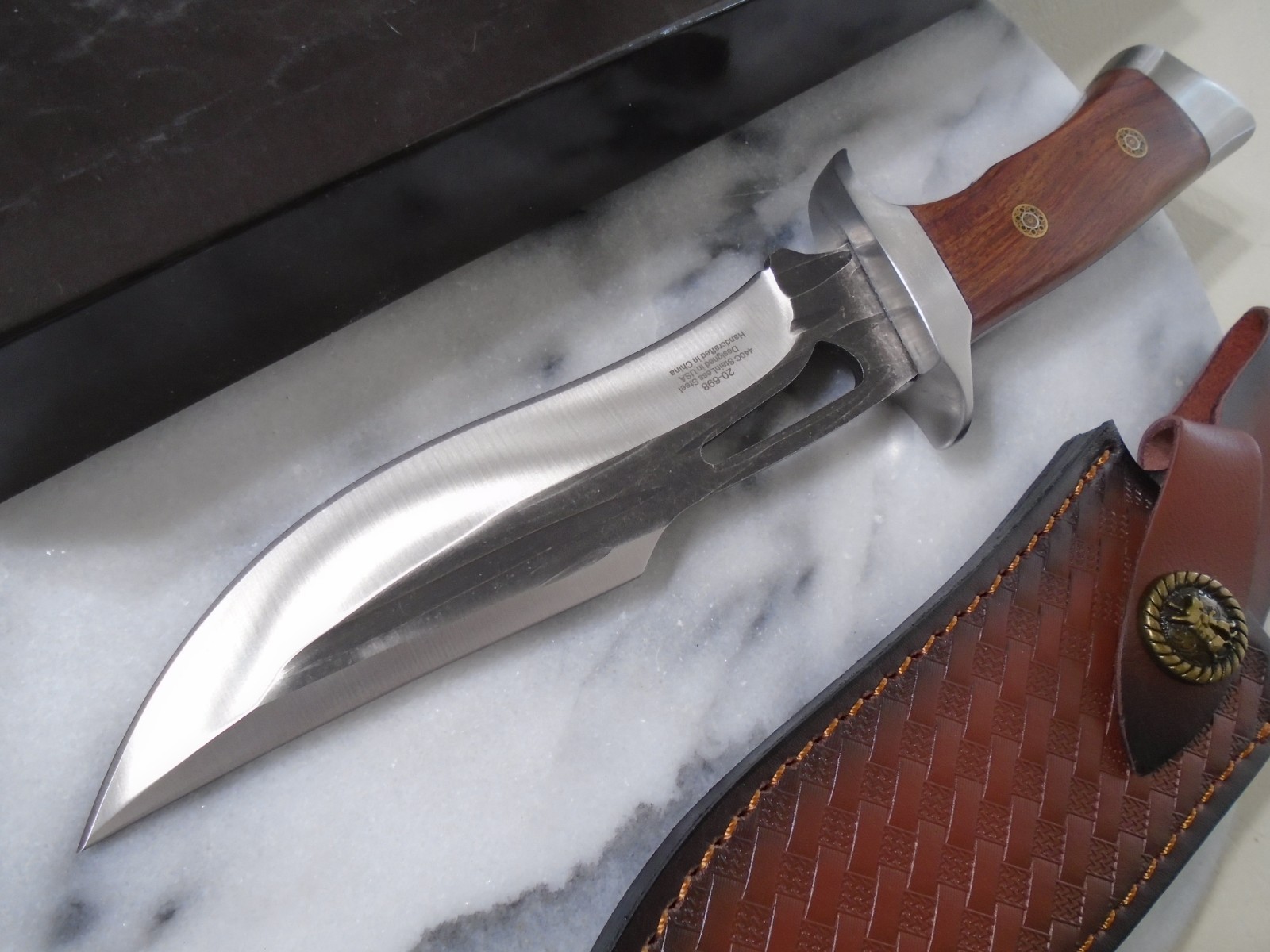 Elitedge Fancy Recurve Bowie Hunter Knife Full Tang 440C Fixed Blade Walnut Wood