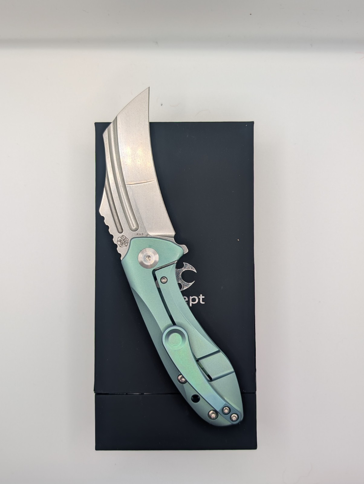 Kansept KTC 3 Titanium CPM-S35VN Hawkbill Plain Manual Frame Lock Green.