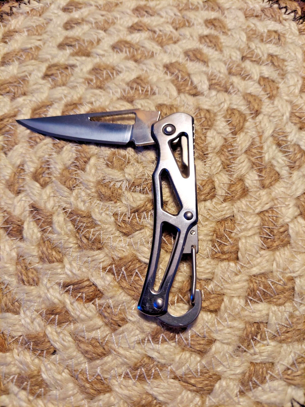 Stainless Steel Silver Tone Keychain Pocket Knife Folding Sharp Outdoor Camping