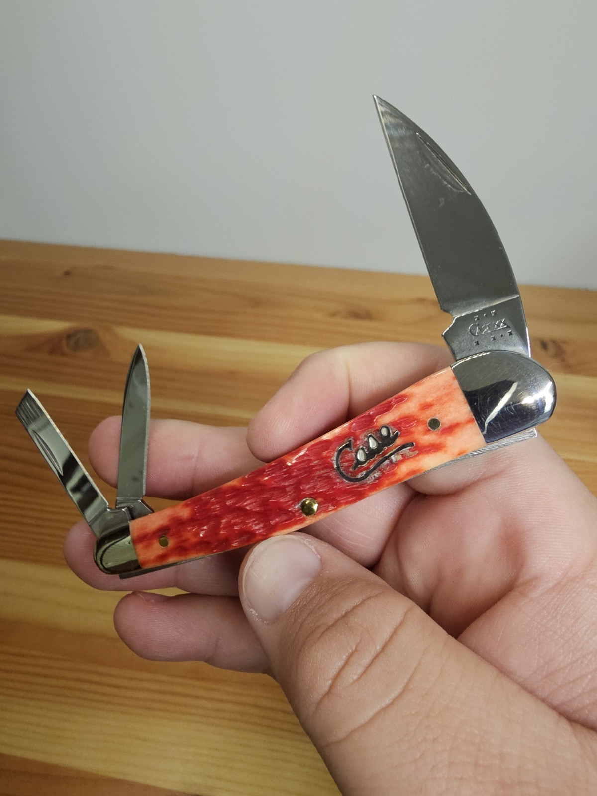 Case XX 2003 Silverscript Seahorse Whitler Knife 6355WH SS Dark Red