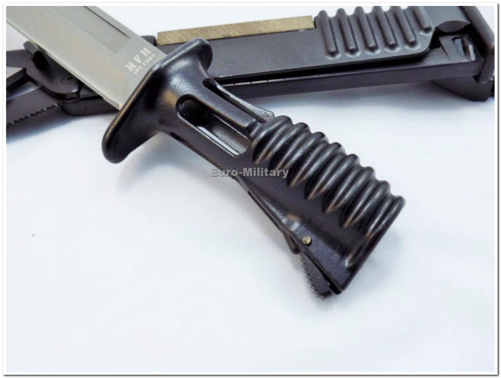 British Army SA80 L85 Knife w/ Plastic & DPM Camo Sheath – Repro