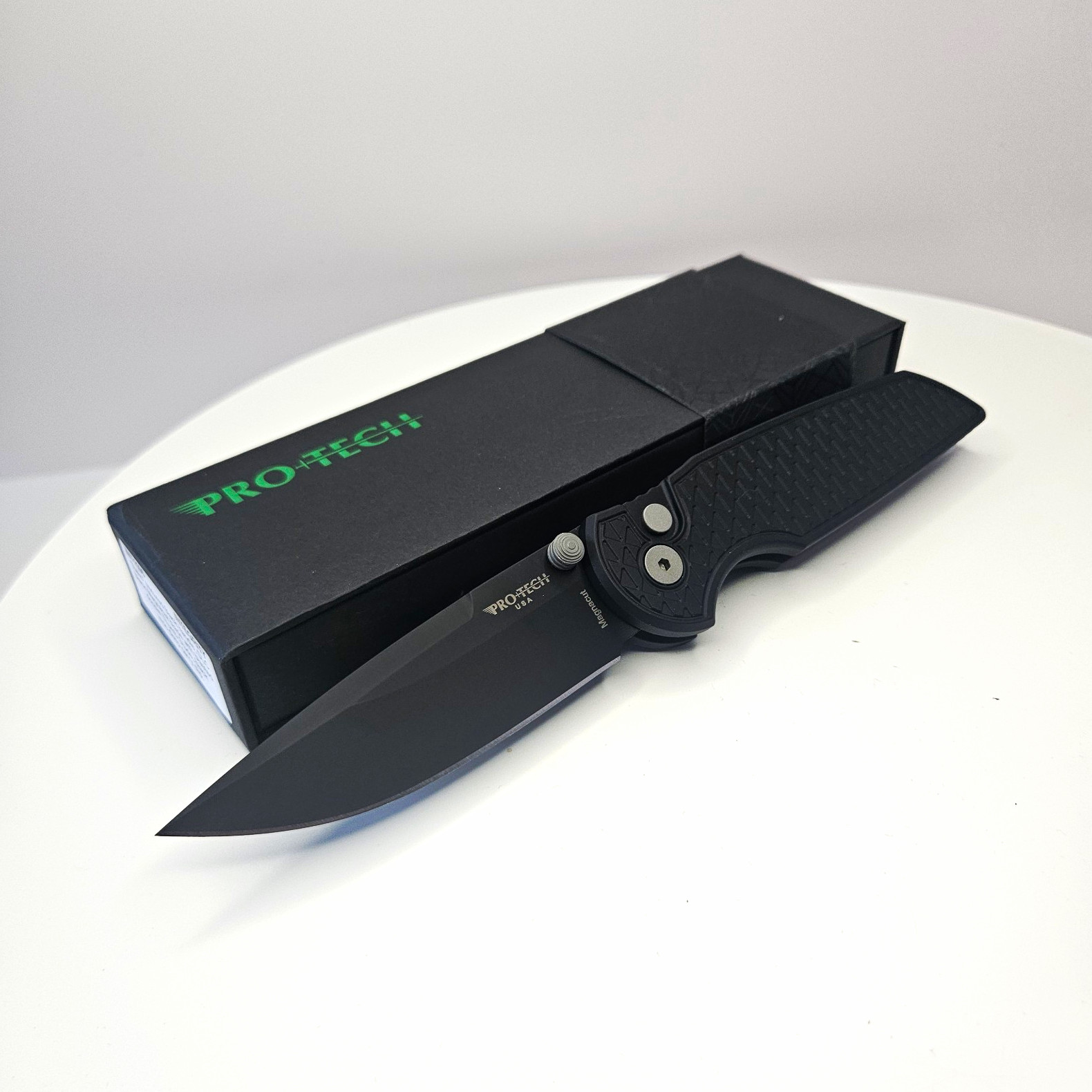 Pro-Tech Integrity INT1106 DLC Magnacut Plain Drop Point Black Aluminum Manual