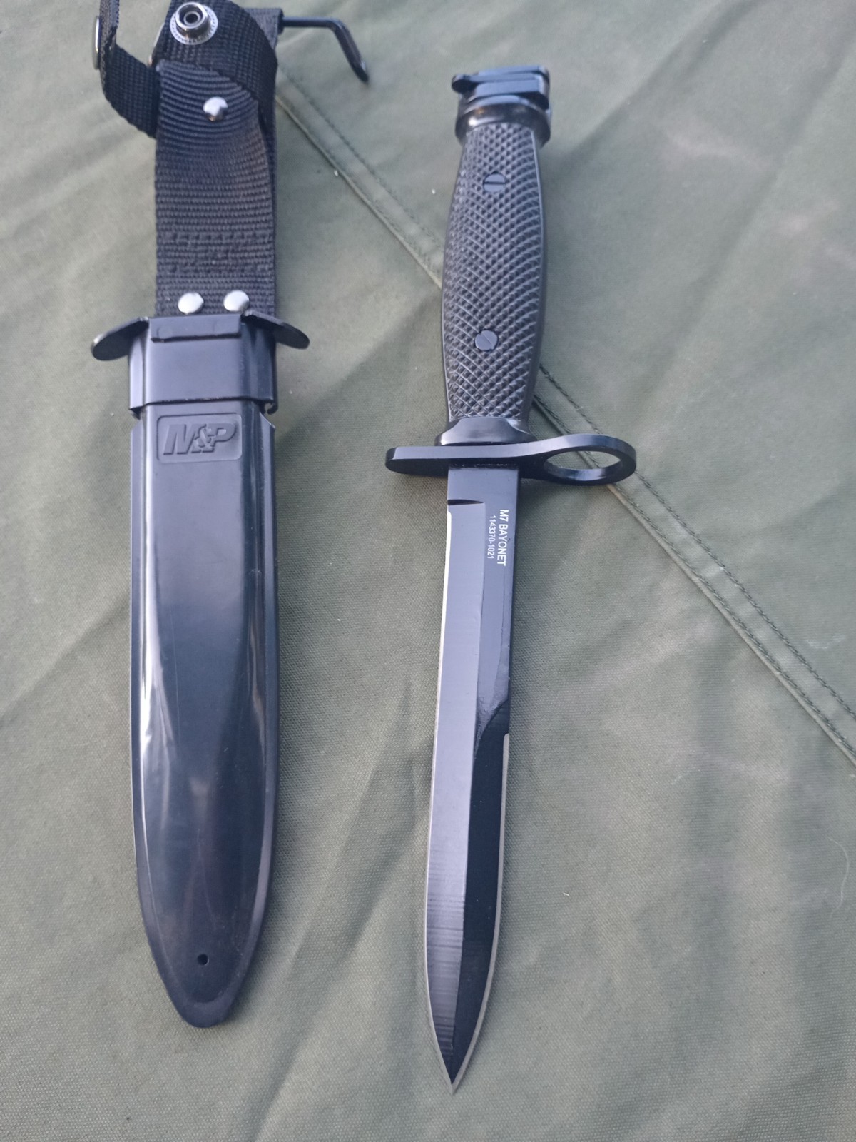 New – Smith & Wesson M&P M7 Bayonet Fighting Knife w/ Scabbard Tactical