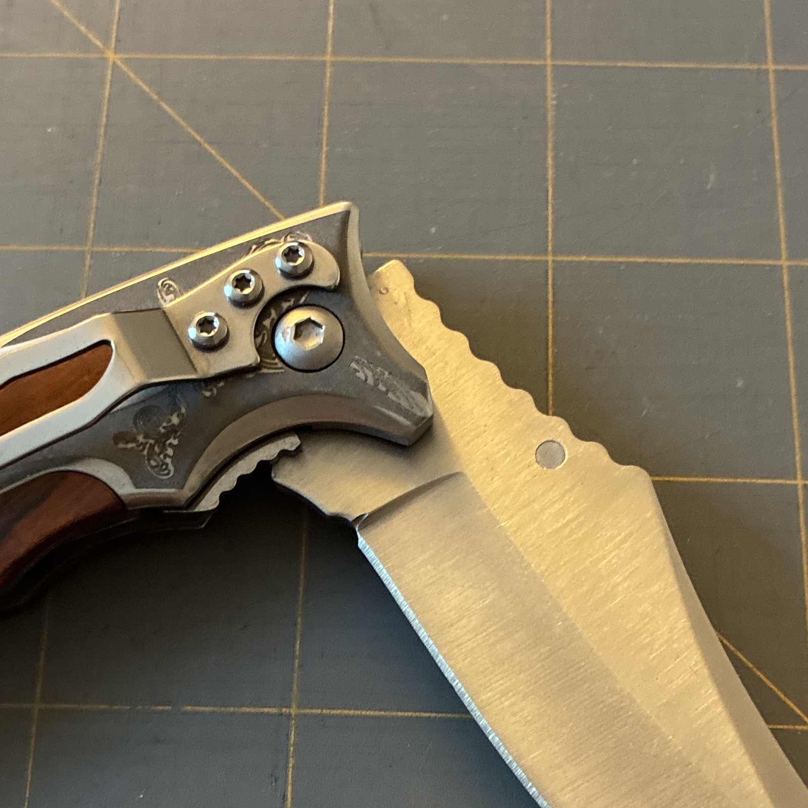 Browning Blade Manual Folding Pocketknife Hawkbill Plain SS, Liner Lock/Clip