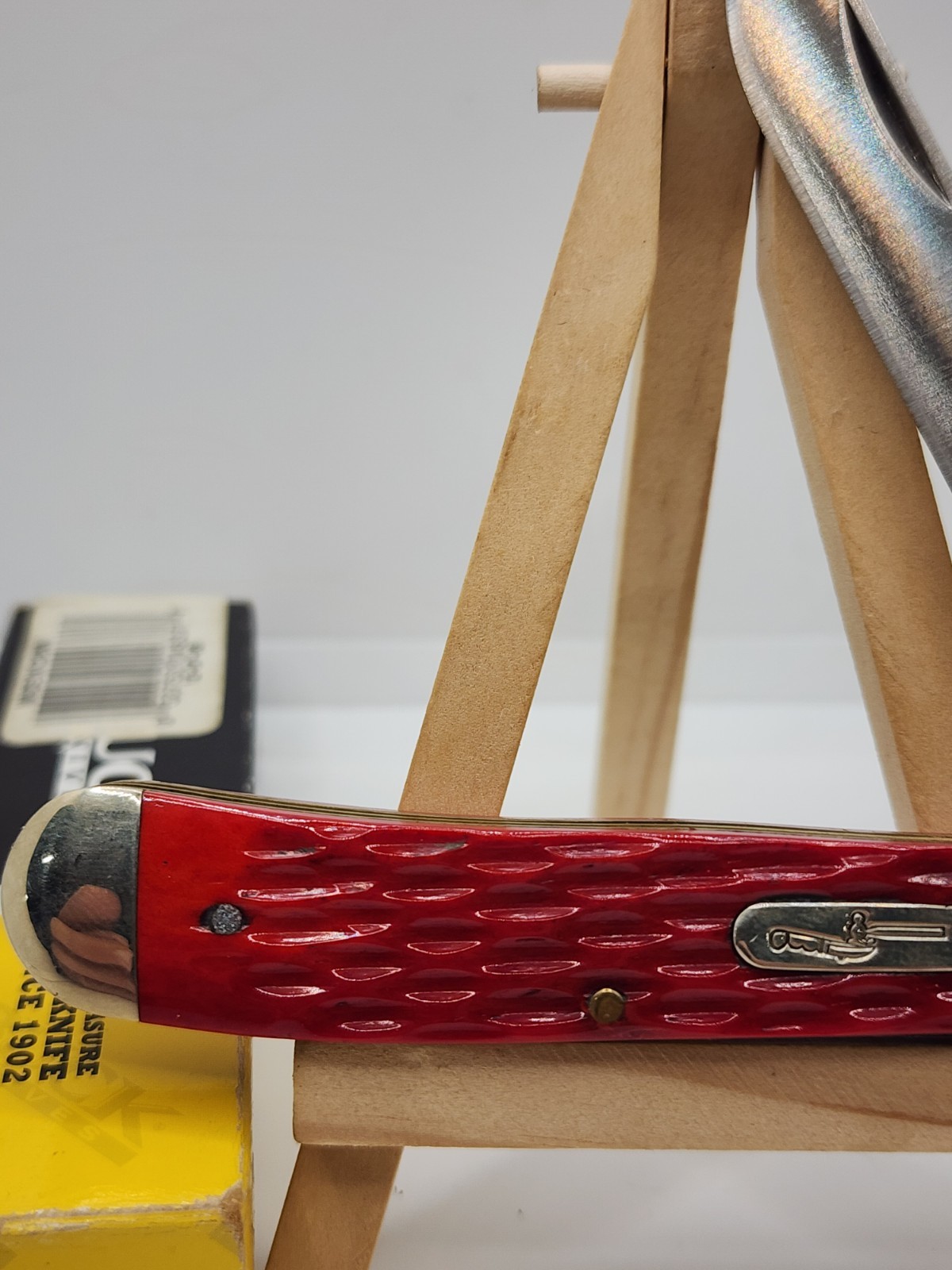 BUCK 384 CHINA RED TRAPPER KNIFE NEVER USED IN BOX N7