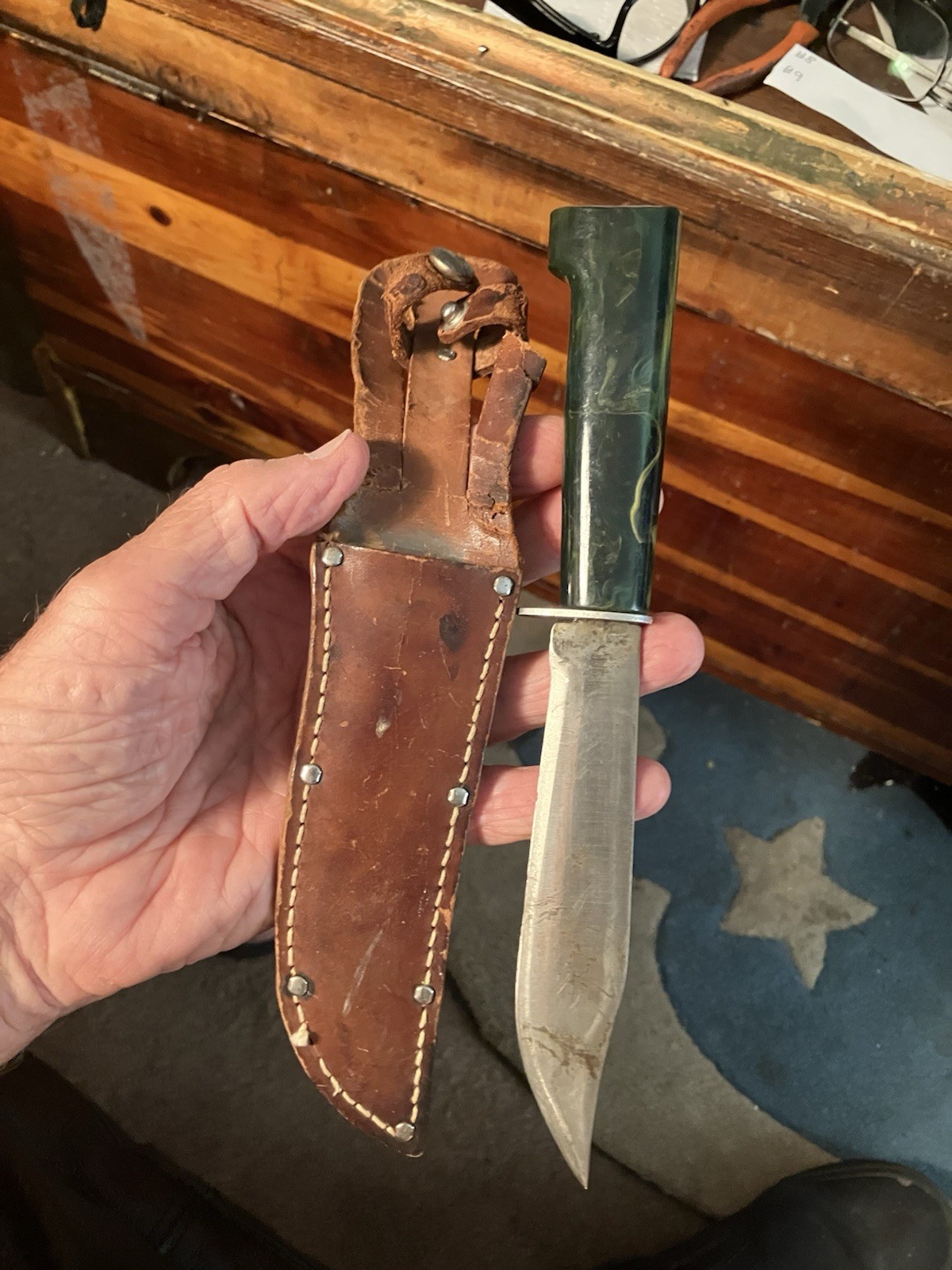 Vtg 9” Unbranded Fixed Bld Hunting Knife w/ Yellow Swirl Blk Plastic Hnd &Sheath