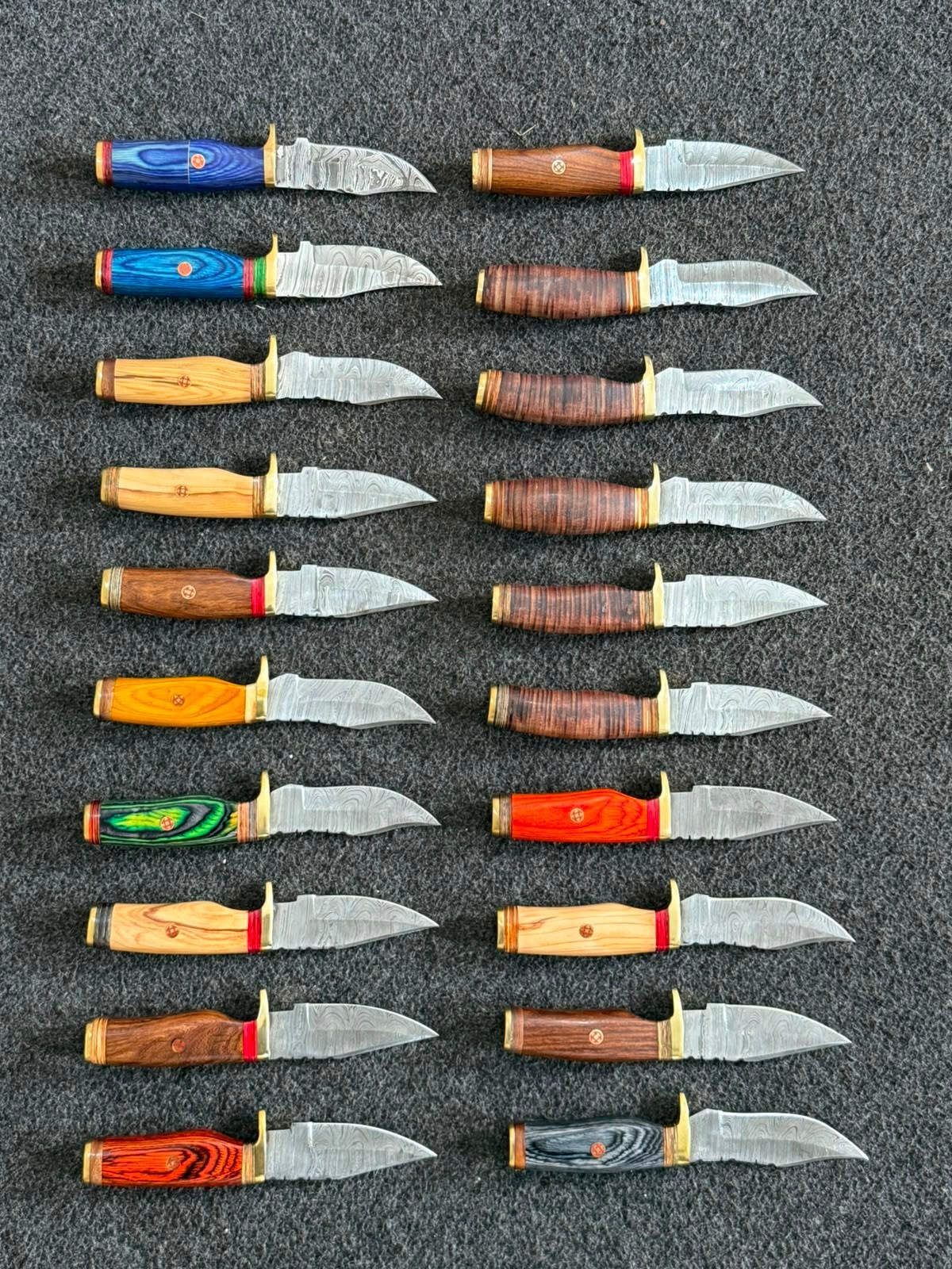 WHOLESALE LOT OF 20 CUSTOM HANDMADE DAMASCUS STEEL 8″ HUTING KNIVES WITH SHEATH