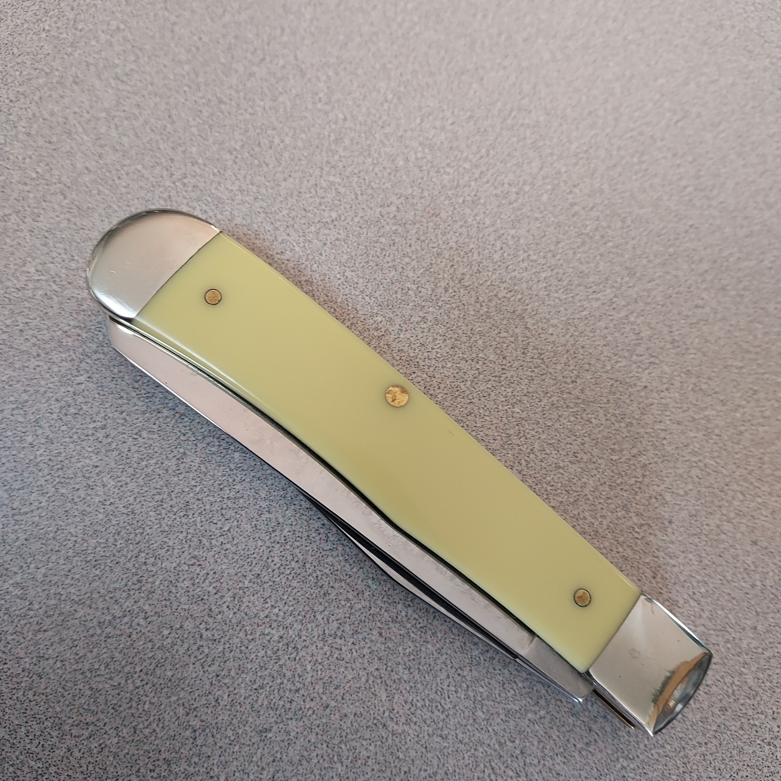 CASE XX 2013 Yellow Trapper 3254 CV Pocket Knife Oval Shield, good