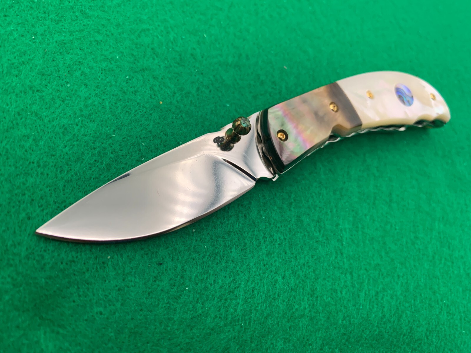 CUSTOM TAWEESAK KNIFE MOTHER OF PEARL / CASE NONE BETTER MUSEUM QUALITY) RARE 1