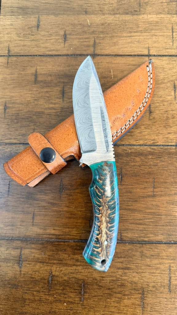 8.5″ CUSTOM HANDMADE DAMASCUS PINE CONE RESIN HANDLE KNIFE W/LANYARD & SHEATH