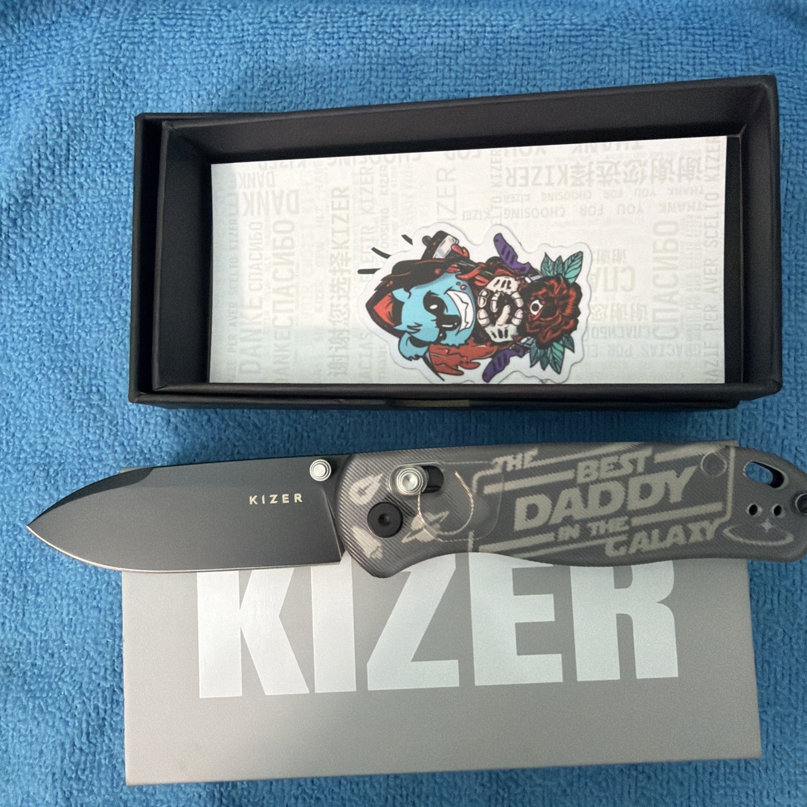 Kizer Cutlery Drop Bear Axis Lock Black V3619A11 (Best Dad in the Galaxy)