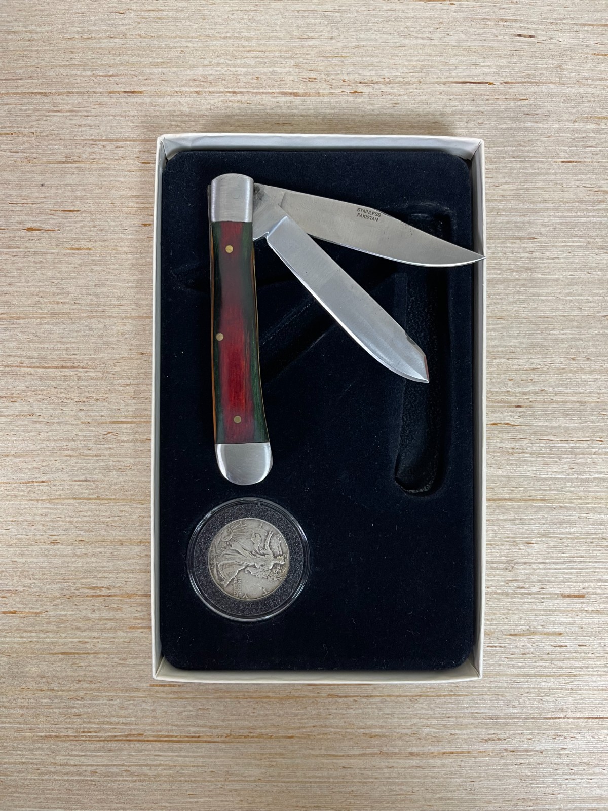 1945 Walking Liberty Half Dollar 90 % Silver Cherokee Pocket Knife Box Set