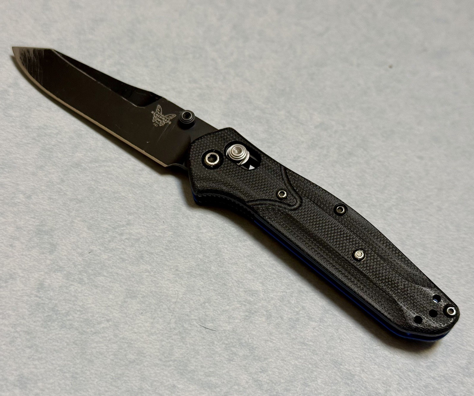 Benchmade 945BK-1 Mini Osborne Axis Reverse Tanto S30V Black/Blue G10