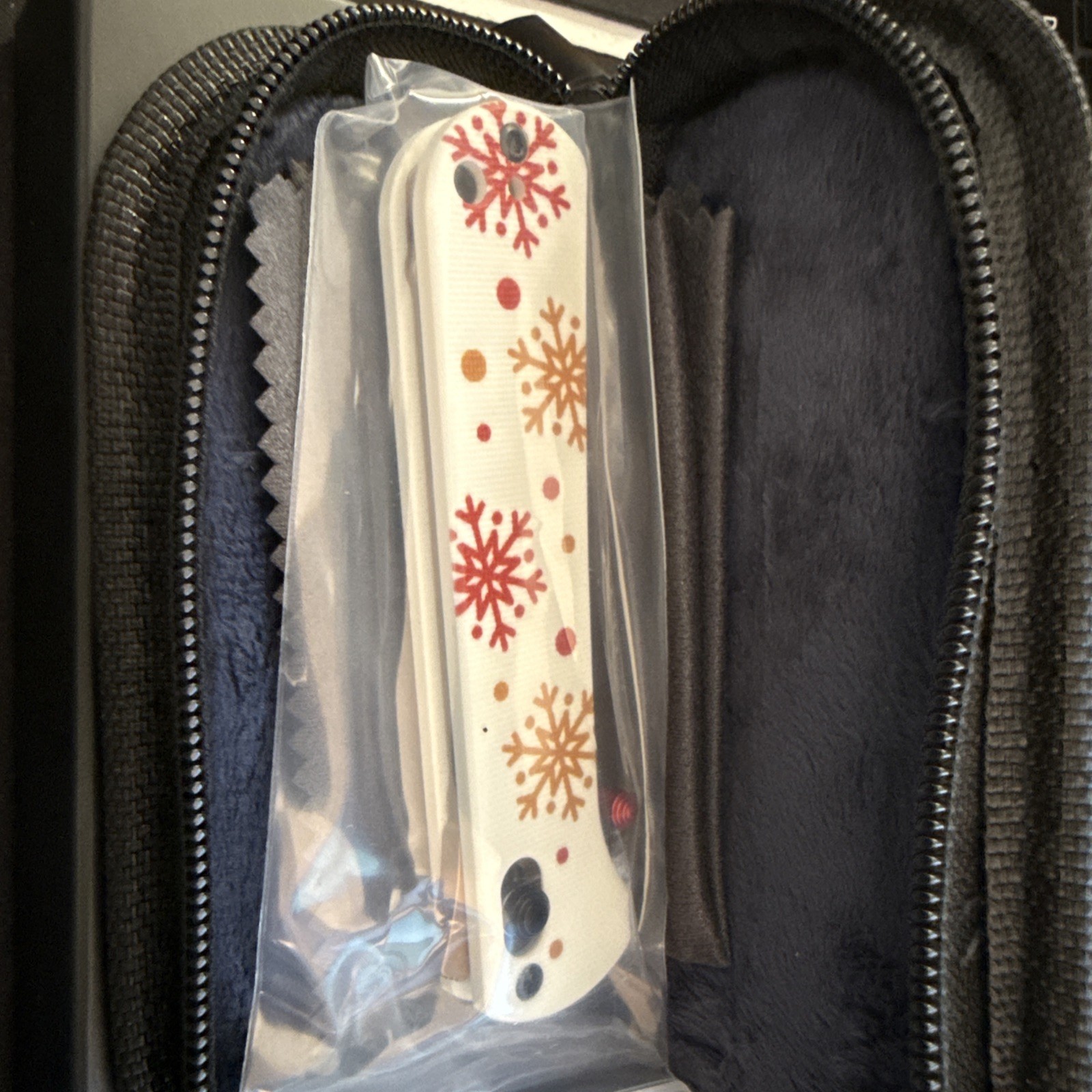 CJRB Bolt Recoil Lock V2 white G10 Pocket Knife J1960M-WH Christmas variant