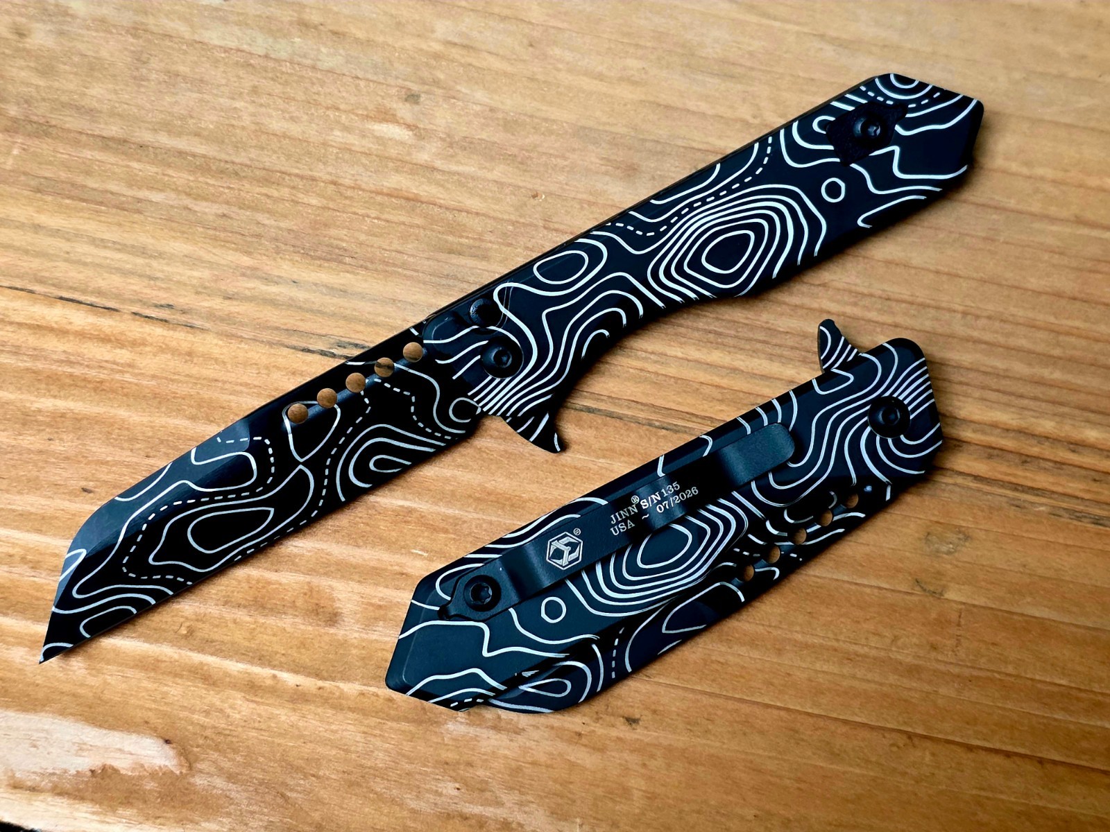 Heretic Knives Jinn Button‑Lock Flipper Black/White Topo MagnaCut DLC H213-TOPO
