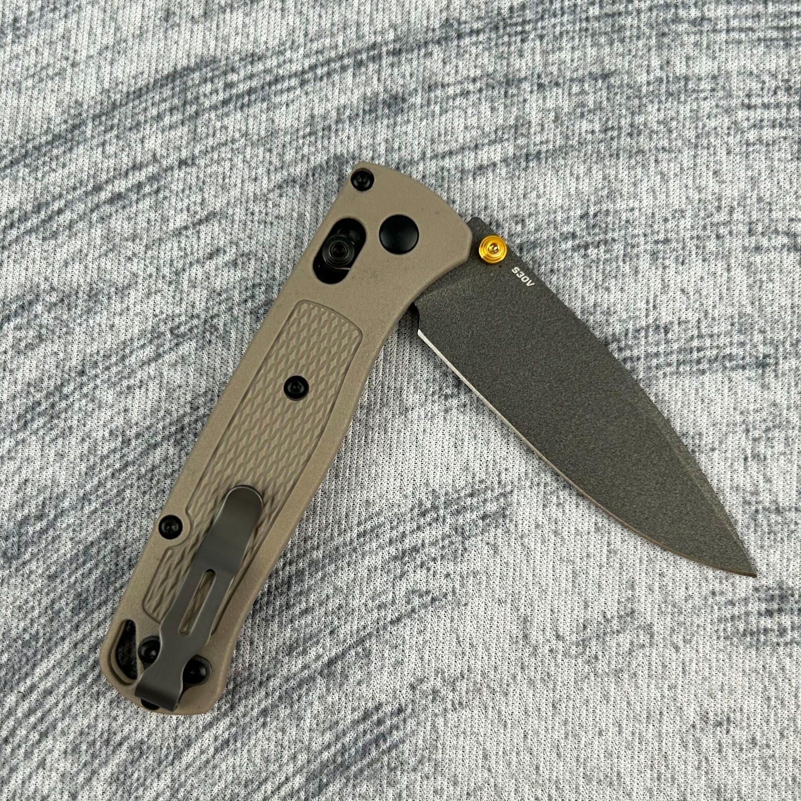 Benchmade Bugout 535GRY-1 |Gray Handle CPM-S30V Stainless Steel Folding knife