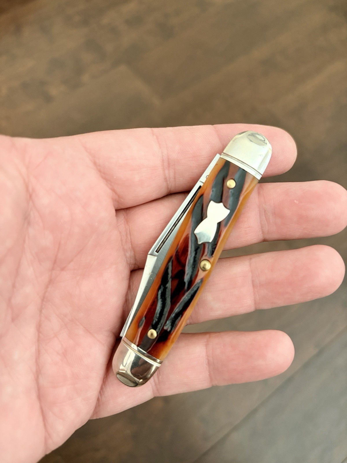 Great Eastern Cutlery 66 Amber Worm Groove India Bone Satin GEC 661225 Knife