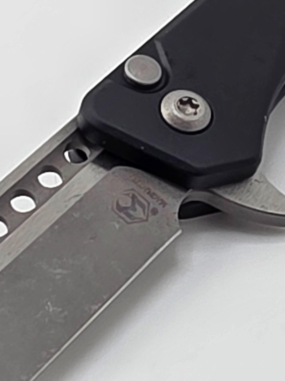 HERETIC KNIVES JINN MANUAL BATTLEWORN W/ BLACK CHASSIS