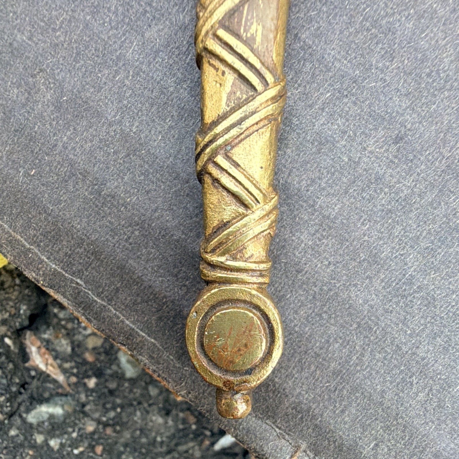 11 inch Gold Tone Decorative Dagger with Crossguard, Double-Edge, Ambidextrous