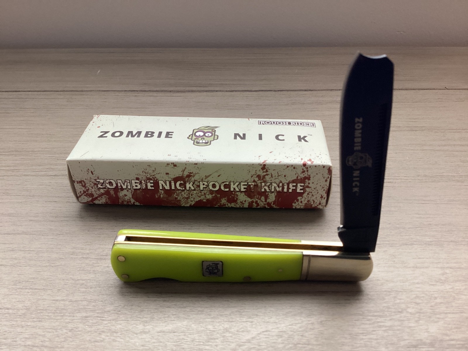 Rough Ryder Zombie Nick RR1451 Razor Pocket Knife Green/Black Single Blade