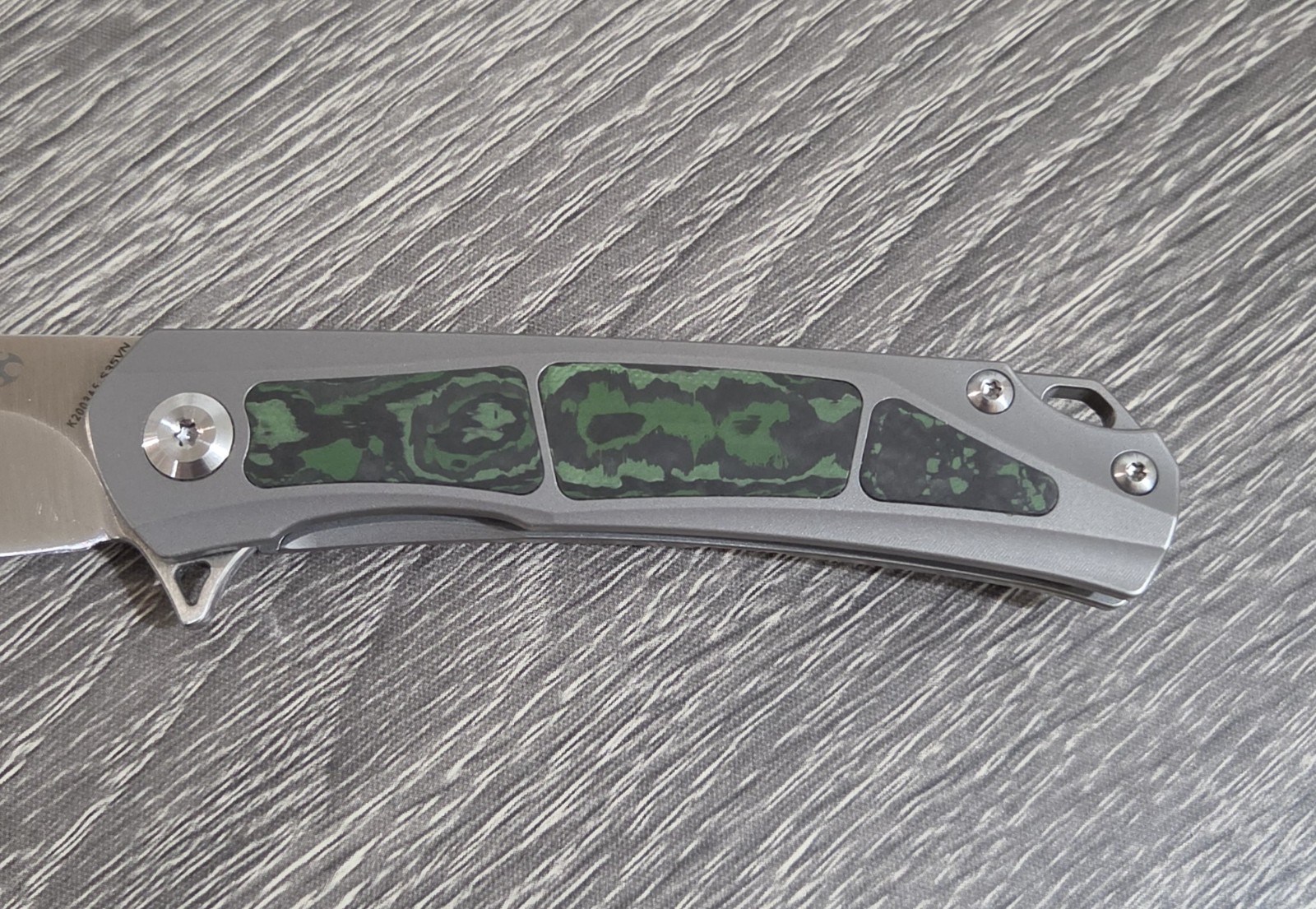Kansept Gremlin – Gray Titanium – Jungle Carbon Fiber – S35VN – Frame Lock – EUC