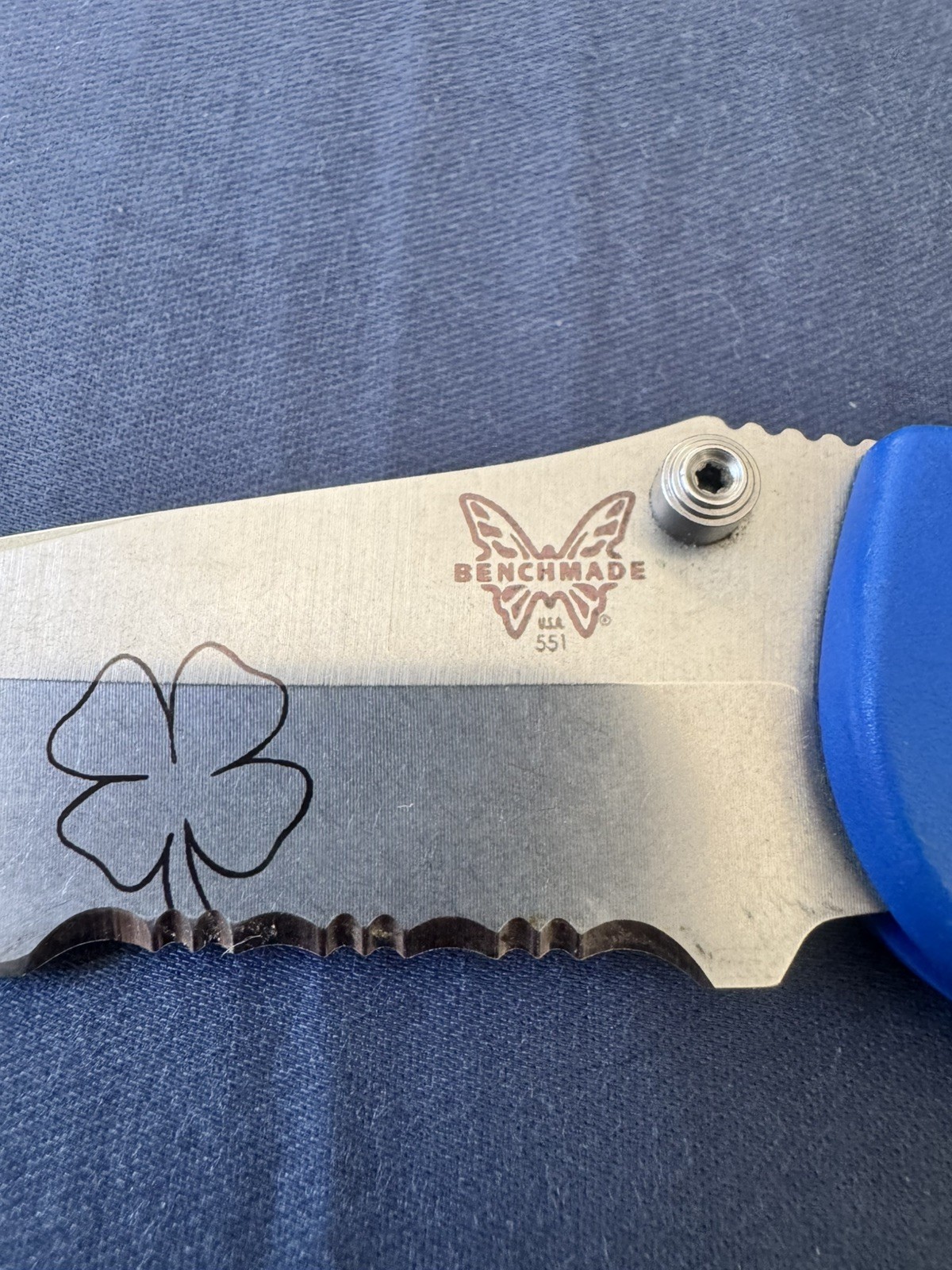 Benchmade 551 USA Mel Pardue S30V Griptilian Blue Handle Combo Edge Shamrock