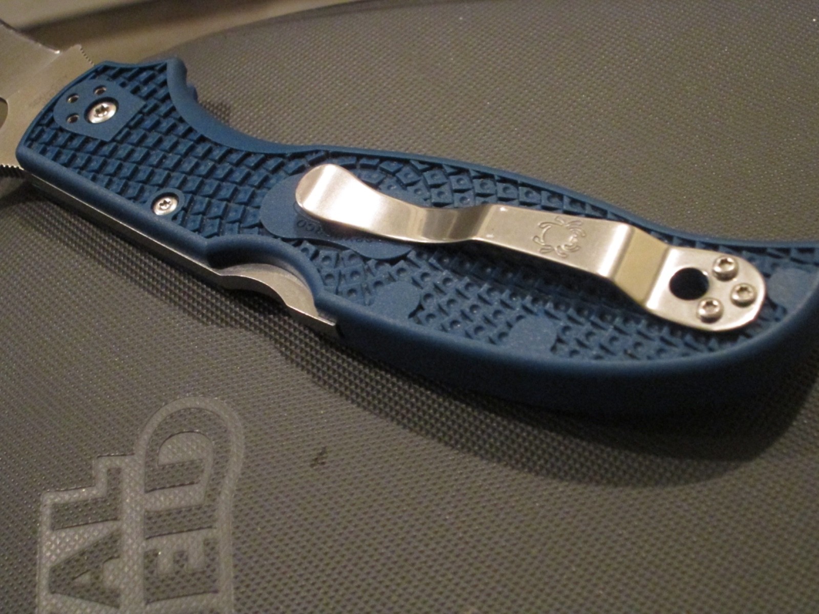 SPYDERCO Stretch 2 XL, Cobalt Blue FRN SPY27 Blade