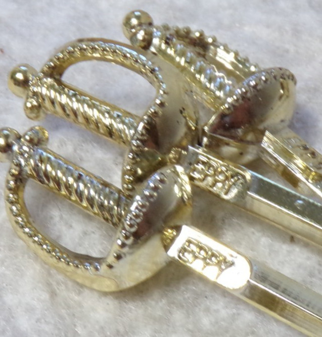 11 VINTAGE EPPY SWORD SABER RAPIER SHAPED COCKTAIL HORSDOEUVRES PLASTIC PICKS