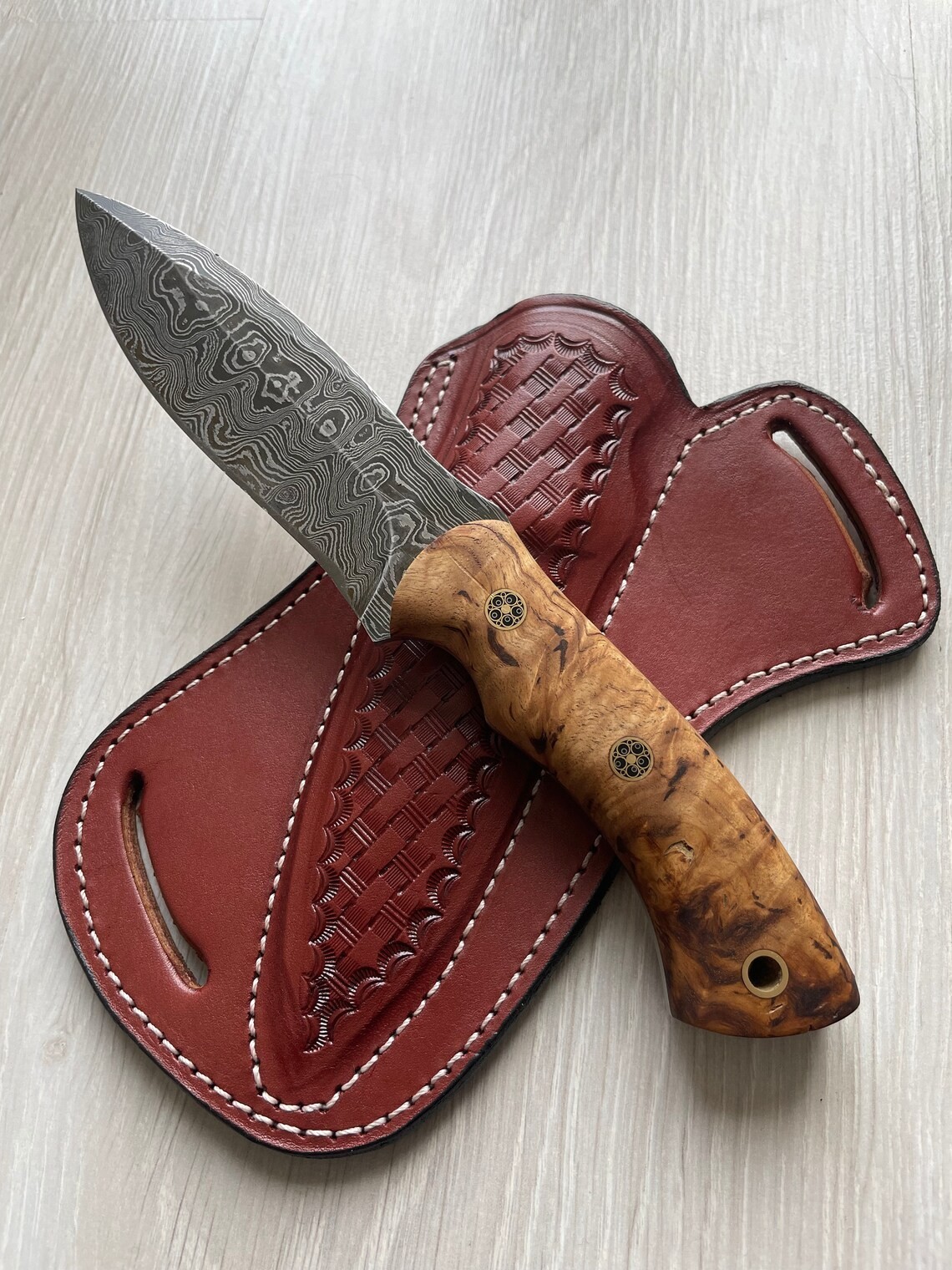 REAL DAMASCUS Outdoor Knife – Olive Wood Handle – 150 Layers – Blacksmith Made