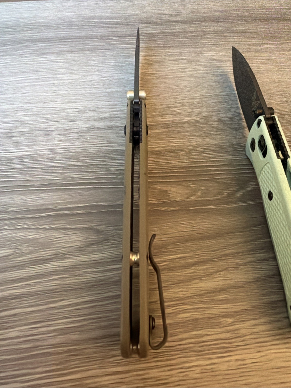 Set Of 2 Benchmade knives-533 Mini Bugout Sea Foam/535 Bugout Ranger Green