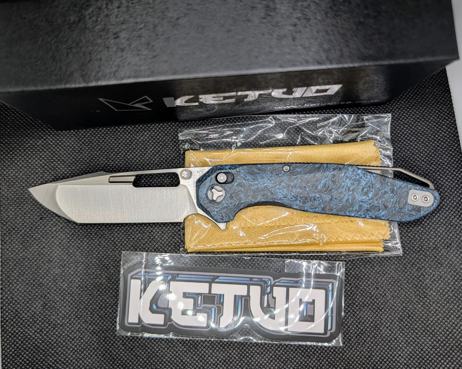 Ketuo Triad Folding Knife 3.25″ Bohler M390 Steel Blade Carbon Fiber Handle BLUE
