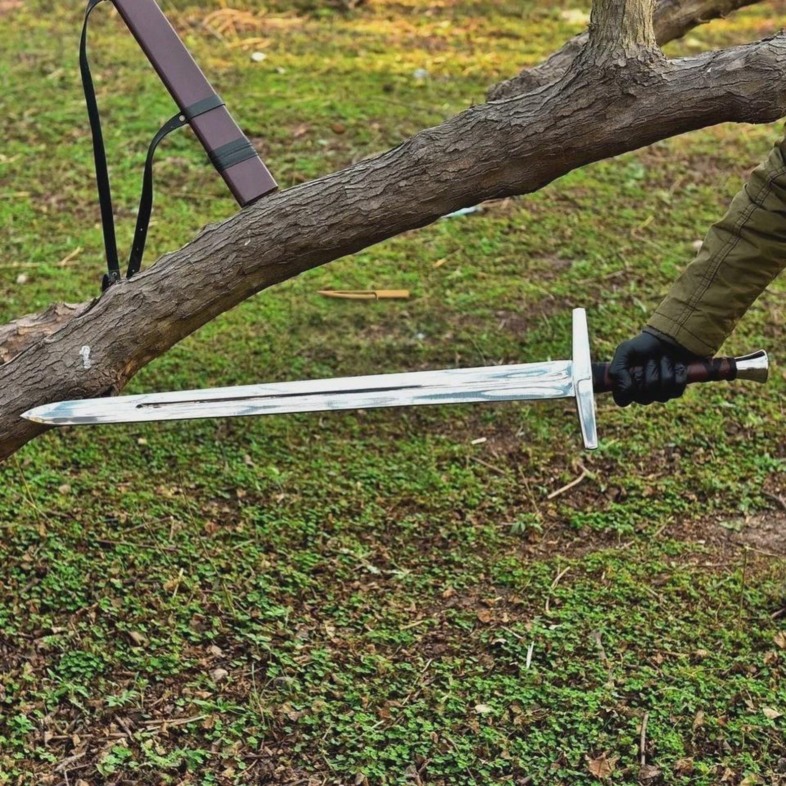 Hand-Forged Medieval Longsword with Scabbard – Carbon Steel Blade with Sheath