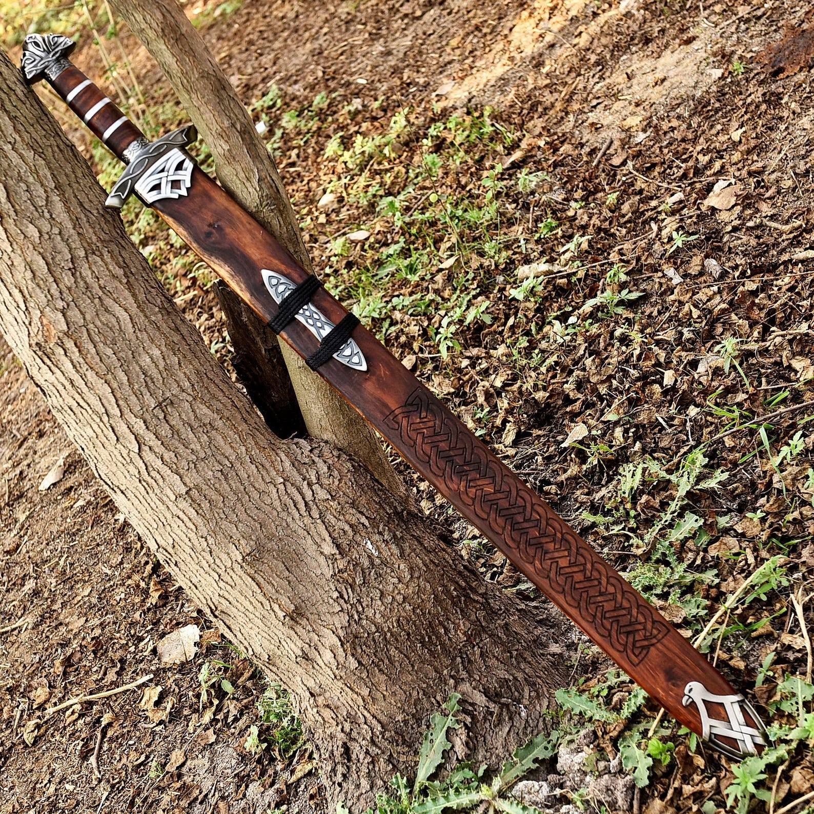 Handmade Damascus Steel Viking Sword: Medieval Replica with Scabbard