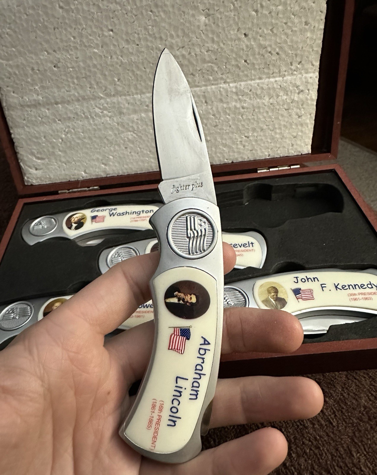 United States Presidents 5 Piece Commemorative Knife Set Wooden Case Never Used