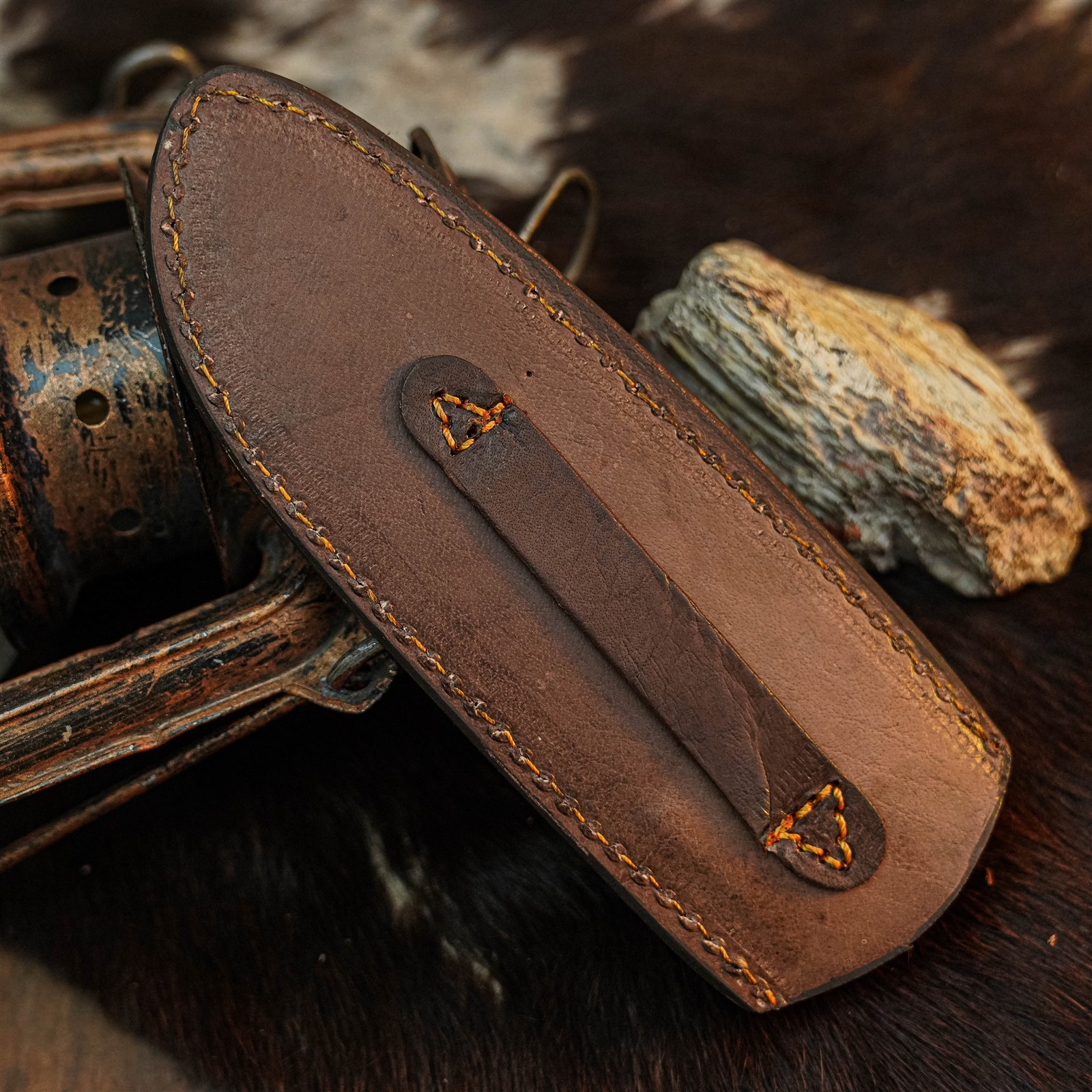 8.9″ Hunting EDC Damascus Knife Handmade Full Tang Resin Handle + Sheath