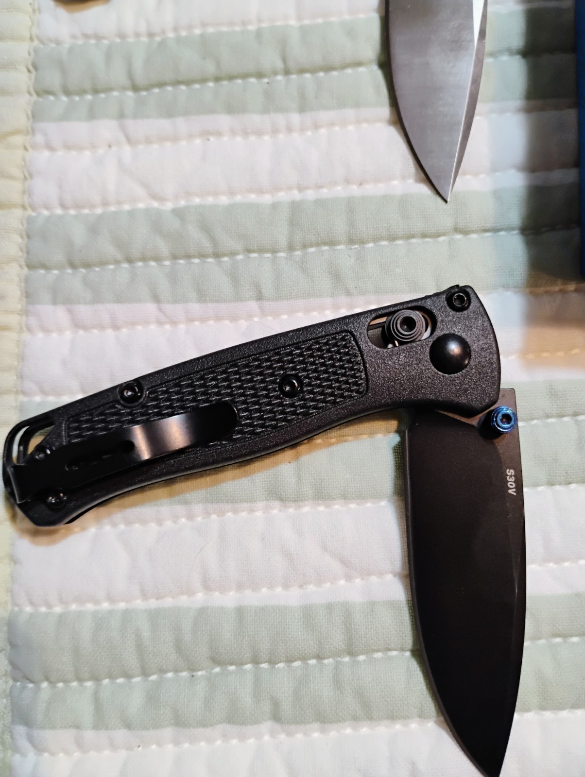 Benchmake Bugout 535 Black Handle S30V Black Blade ships from USA