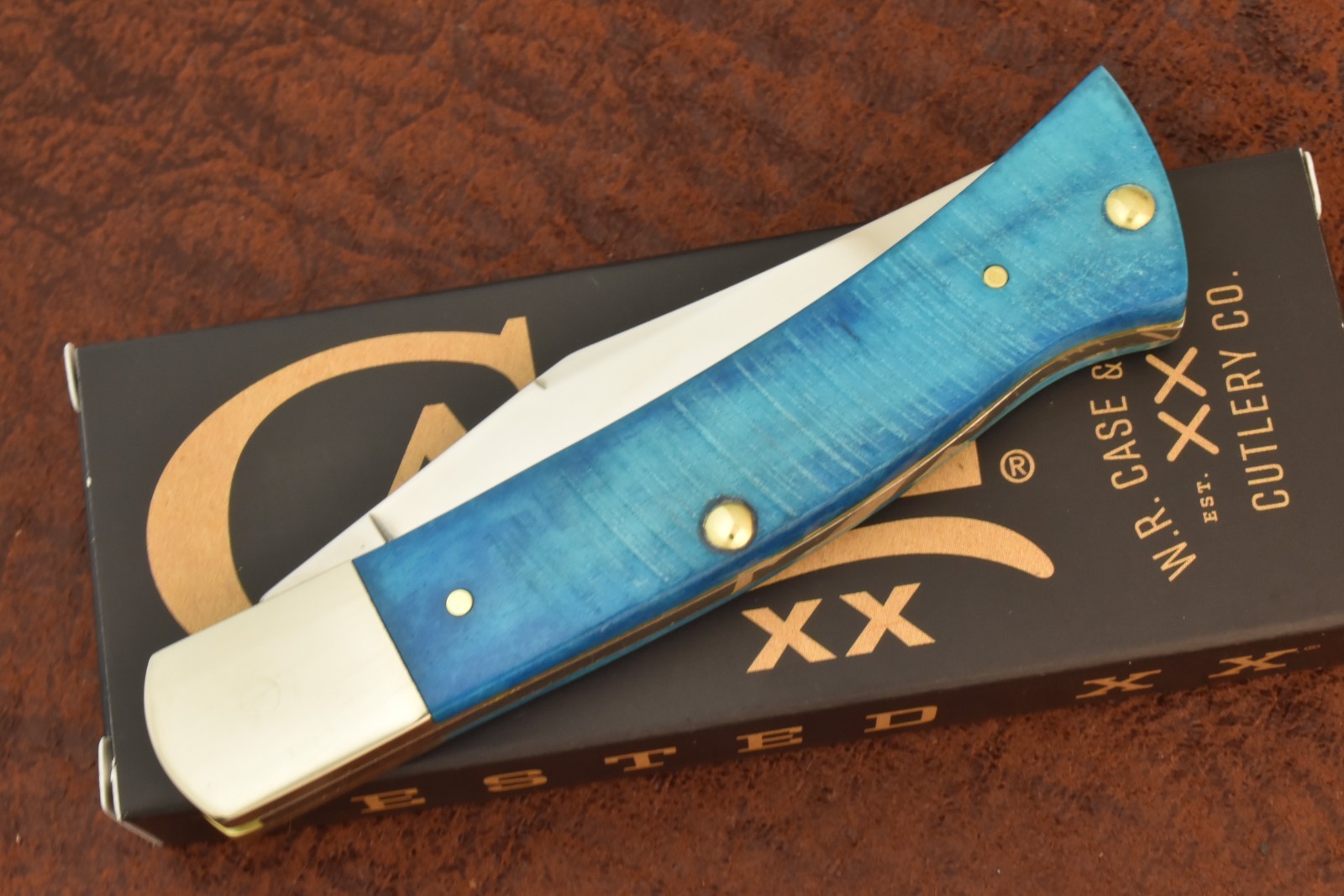 CASE XX USA 2026 SAWCUT CARIBBEAN BLUE BONE AXE HANDLE KNIFE TB61135 SS (36514)