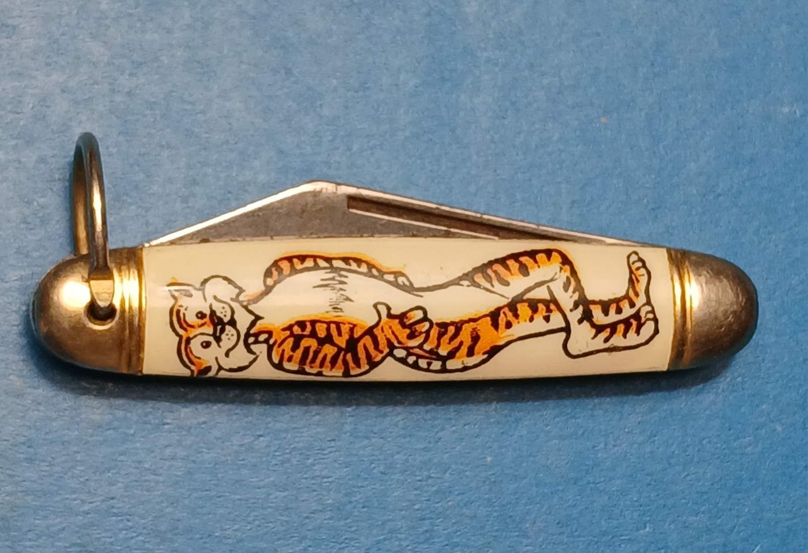 Imperial Providence RI USA. Single Blade with bail. Tiger graphic. 1954-1988.