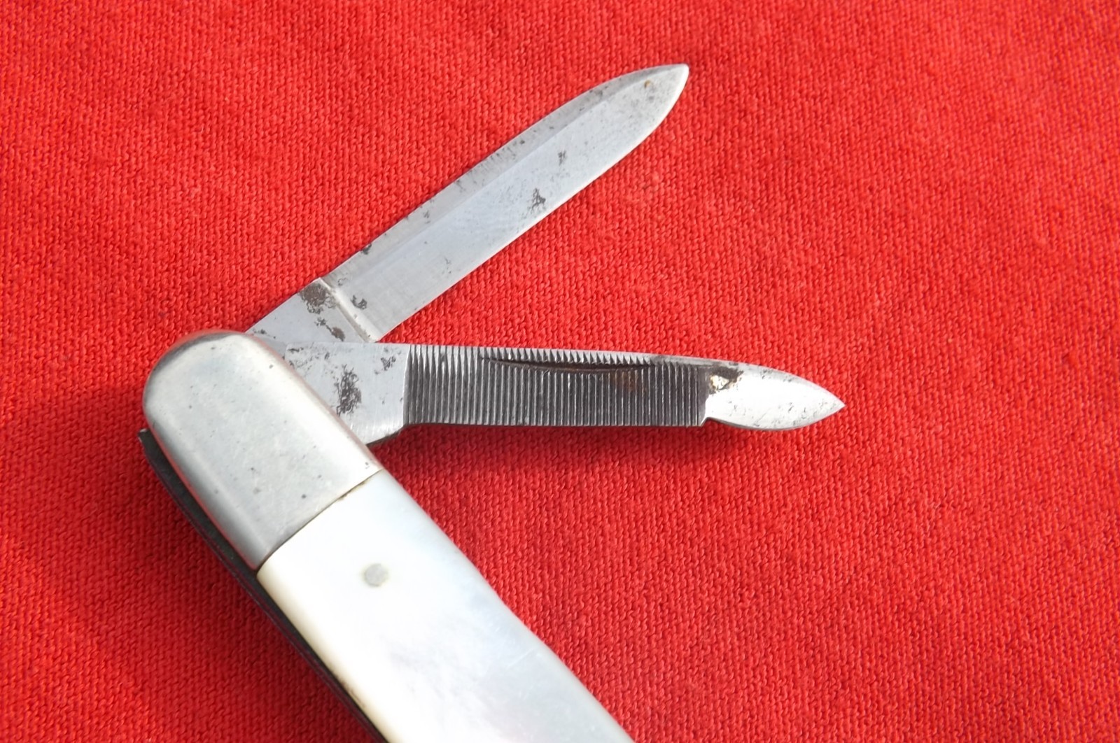 Vintage Challenge Cut Co Bridgeport Conn 3 Blade Mother Of Pearl Knife WHITTLER