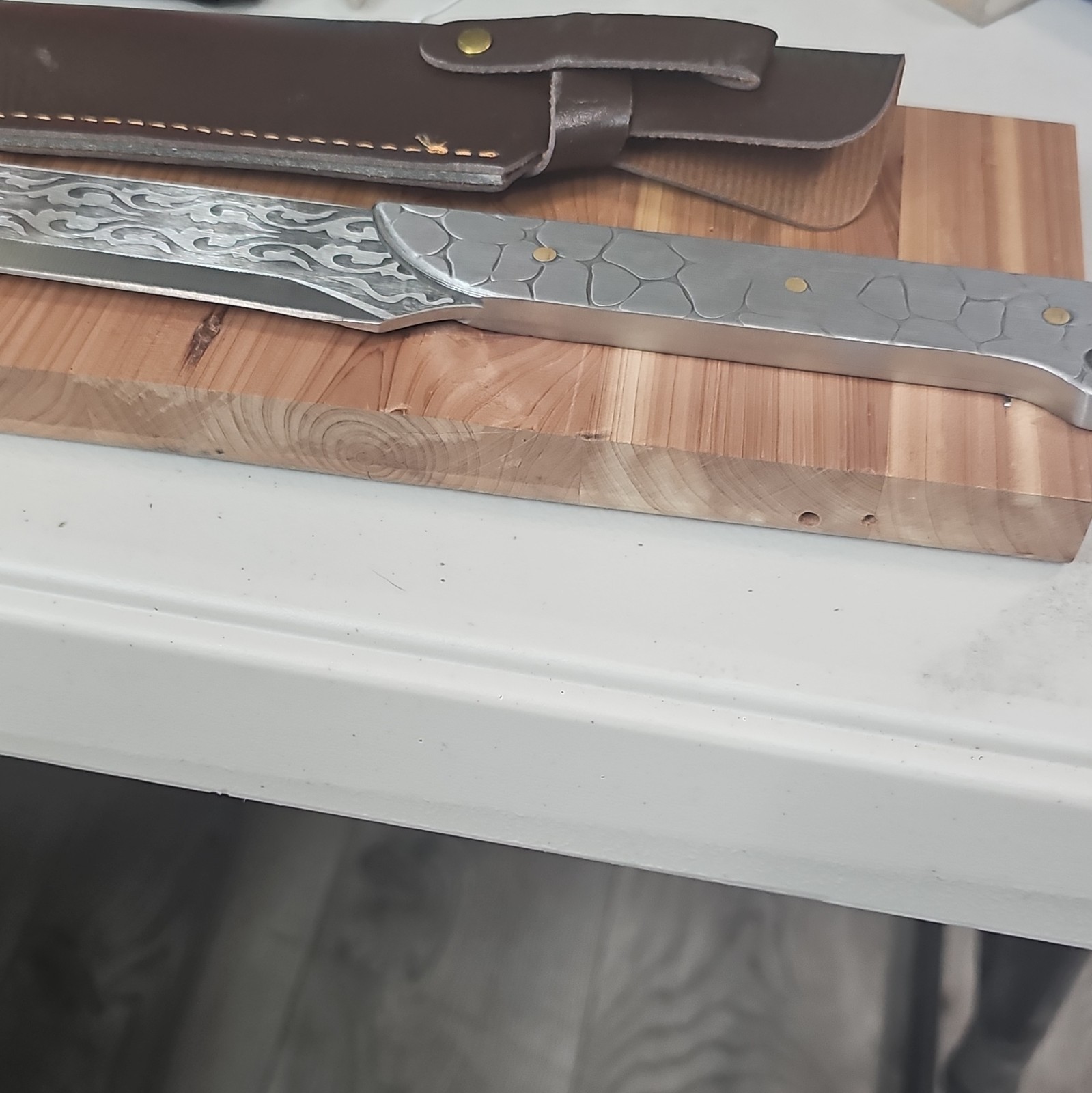 Hunting Fixed Blade Knife Over 5in Damascus Drop Point Full Tang, Sheath