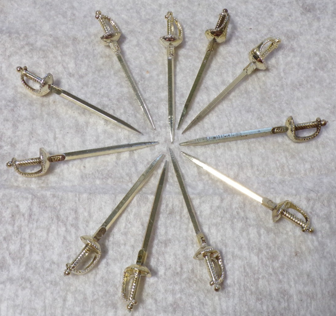 11 VINTAGE EPPY SWORD SABER RAPIER SHAPED COCKTAIL HORSDOEUVRES PLASTIC PICKS